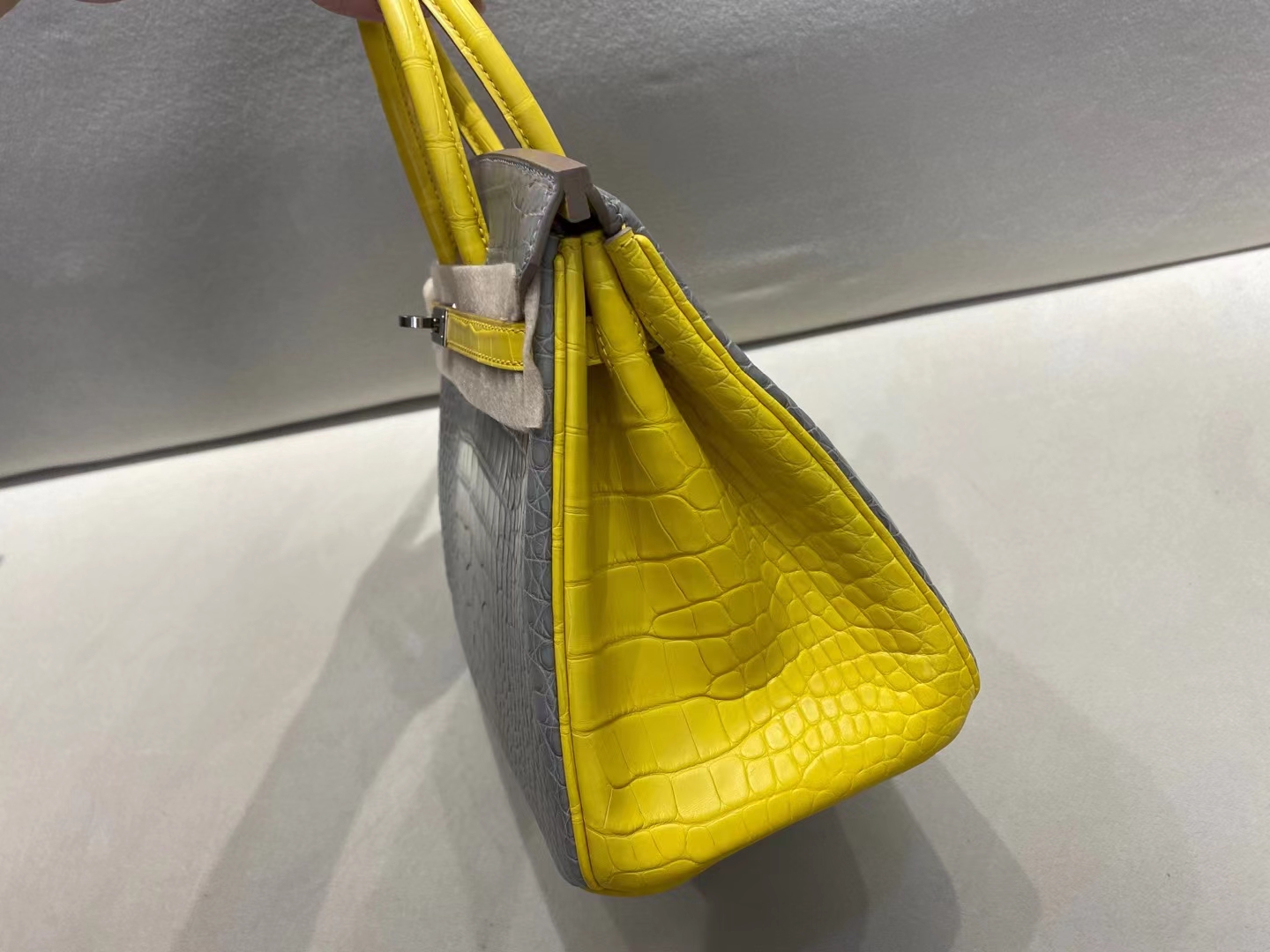 Hermès（爱马仕）birkin 铂金包 雾面鳄鱼 80 珍珠灰+M9金盏花黄 美洲方块皮 顶级品质 银扣 25cm