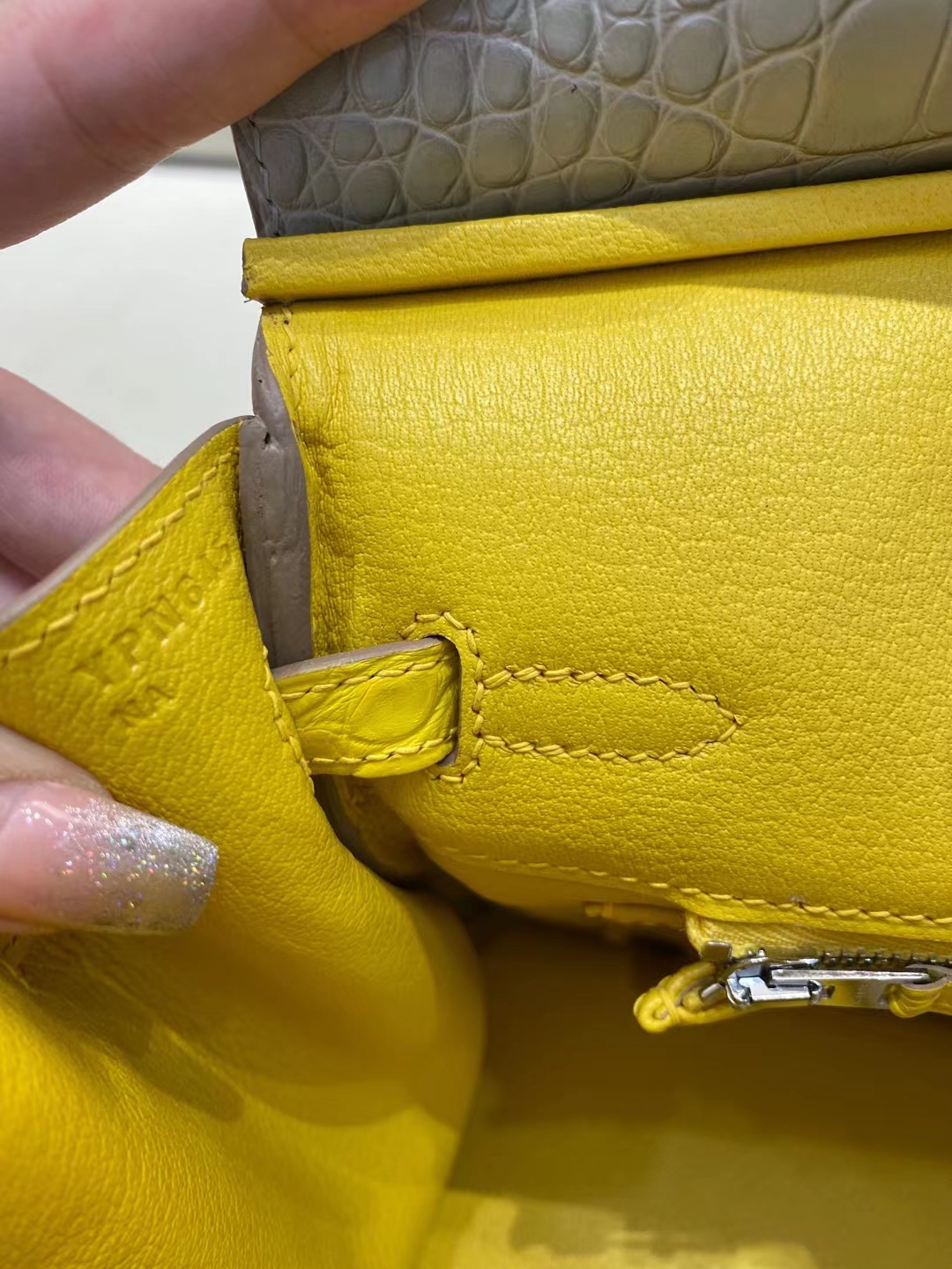 Hermès（爱马仕）birkin 铂金包 雾面鳄鱼 80 珍珠灰+M9金盏花黄 美洲方块皮 顶级品质 银扣 25cm
