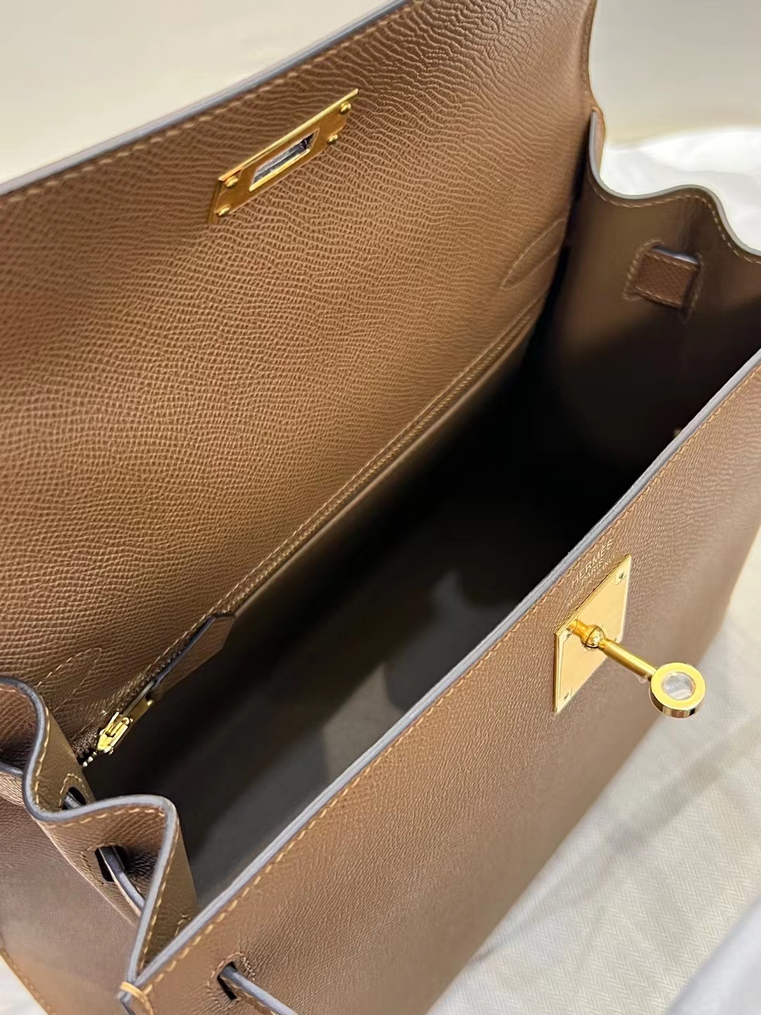 Hermès（爱马仕）Kelly 凯莉包 epsom 栗子色 3G 金扣 28cm 顶级纯手工